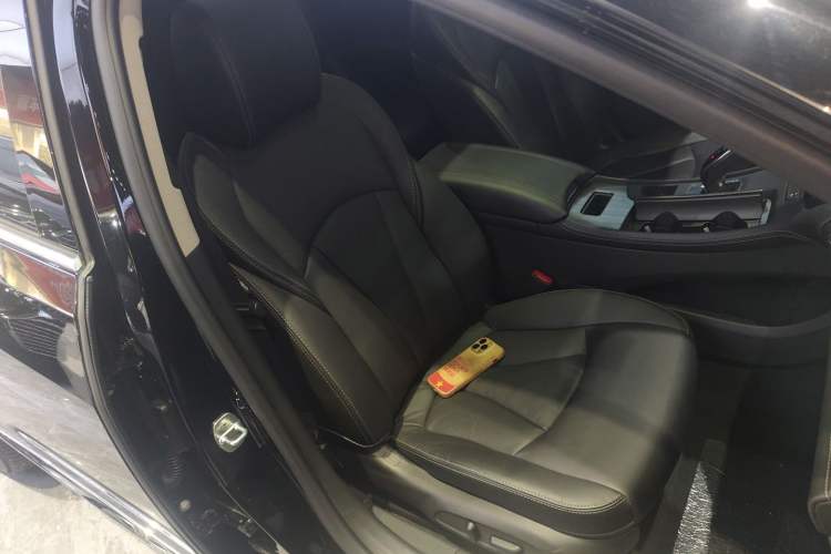 Used Buick LaCrosse 2022 552T Luxury Version Right Front Seat