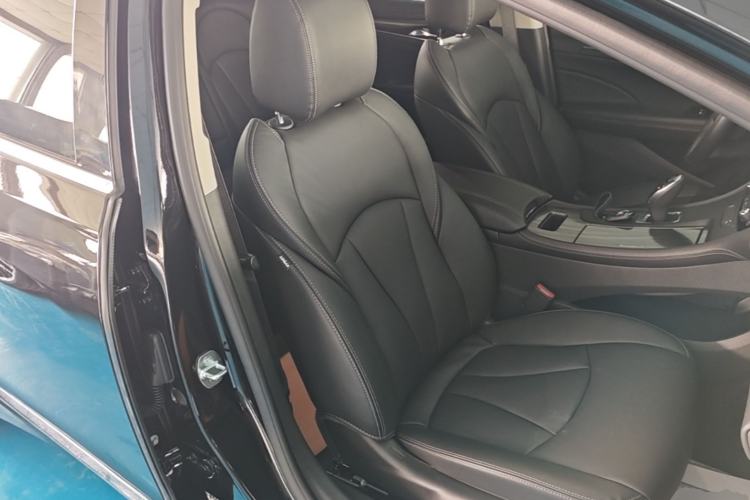 Used Buick LaCrosse 2022 552T Luxury Version Right Front Seat