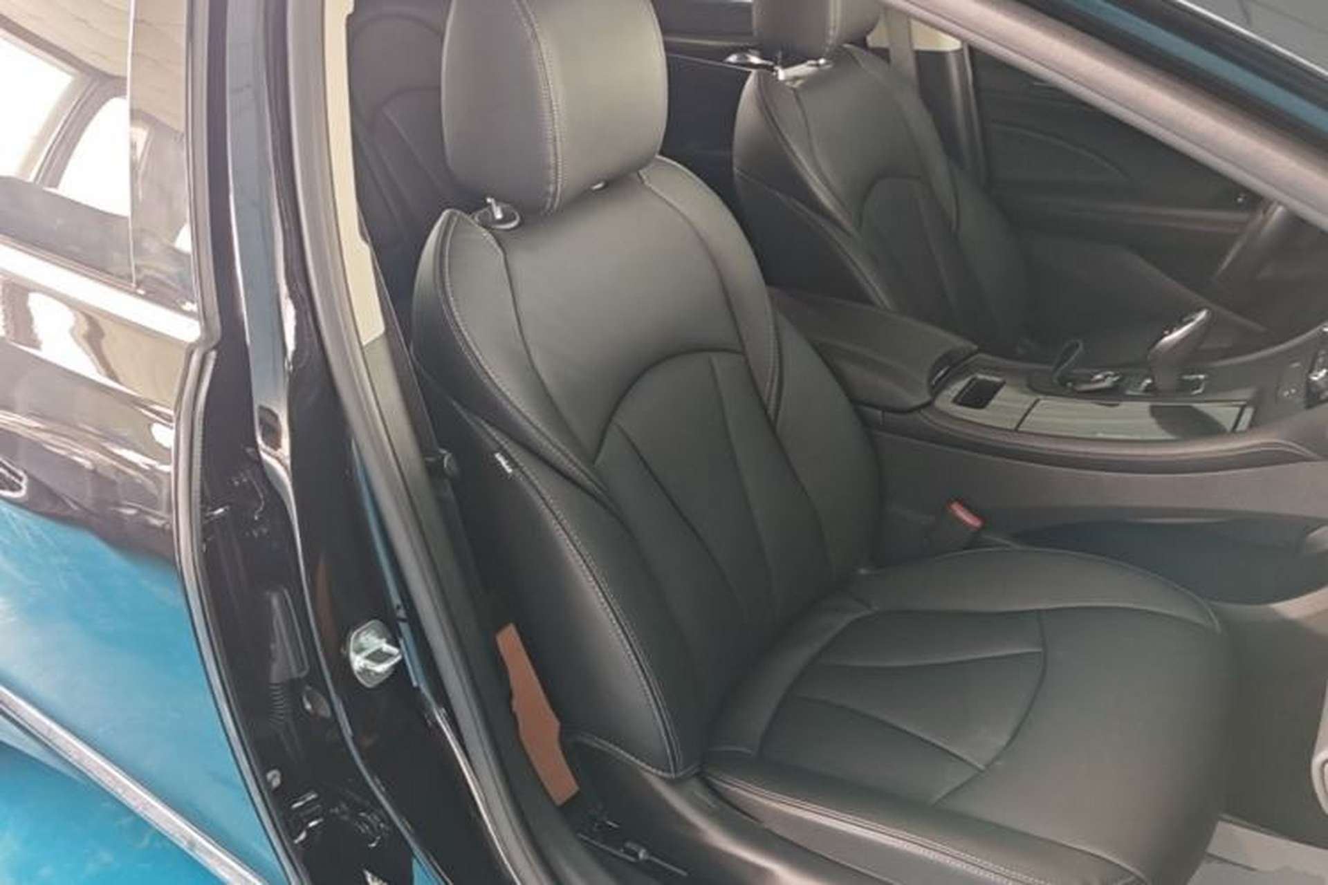 Used Buick LaCrosse 2022 552T Luxury Version Right Front Seat