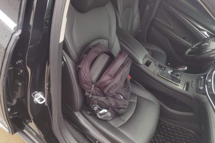 Used Buick LaCrosse 2022 652T Luxury Version Right Front Seat