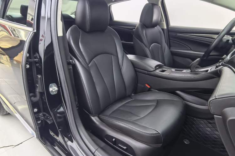 Used Buick LaCrosse 2022 652T Luxury Version Right Front Seat