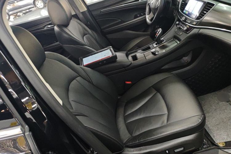 Used Buick LaCrosse 2022 552T Luxury Version Right Front Seat