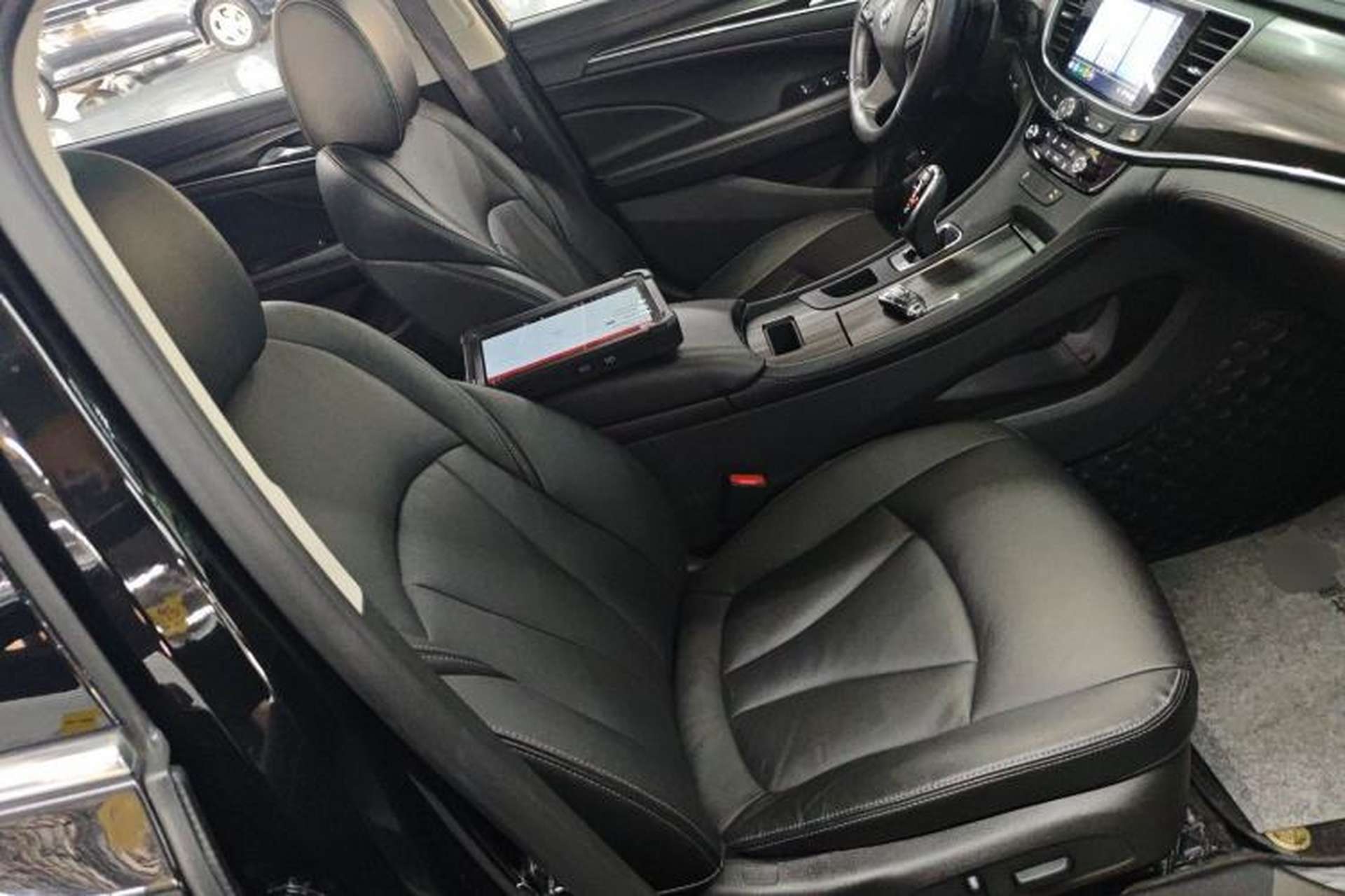 Used Buick LaCrosse 2022 552T Luxury Version Right Front Seat