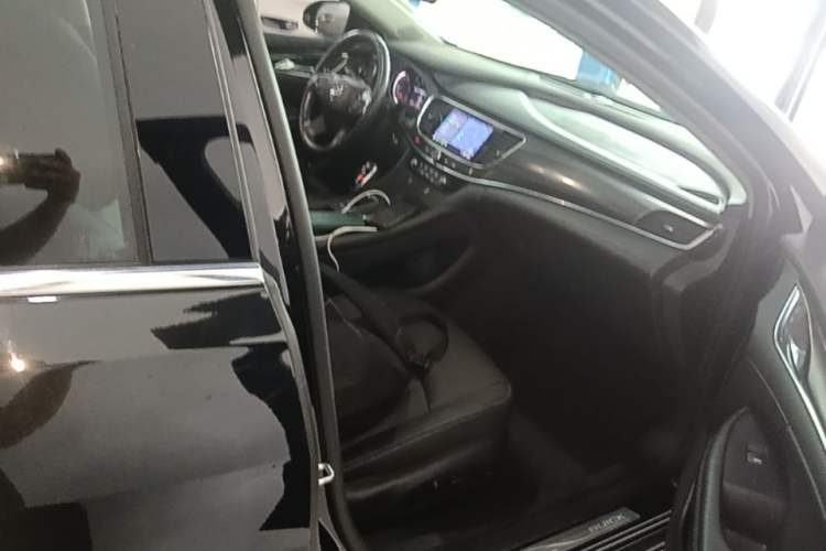 Used Buick LaCrosse 2022 552T Luxury Version Right Front Seat