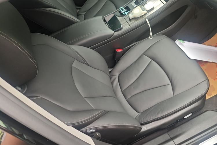 Used Buick LaCrosse 2022 552T Luxury Version Right Front Seat