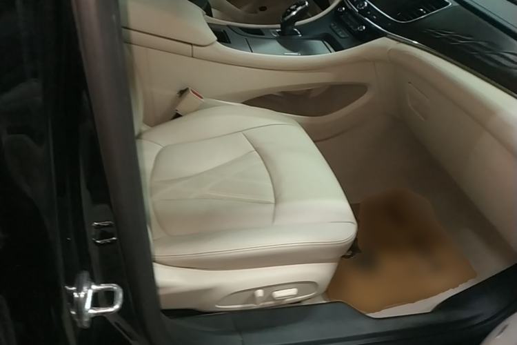 Used Buick LaCrosse 2022 Avenir Avia First Edition Right Front Seat