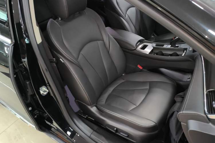 Used Buick LaCrosse 2022 552T Luxury Version Right Front Seat