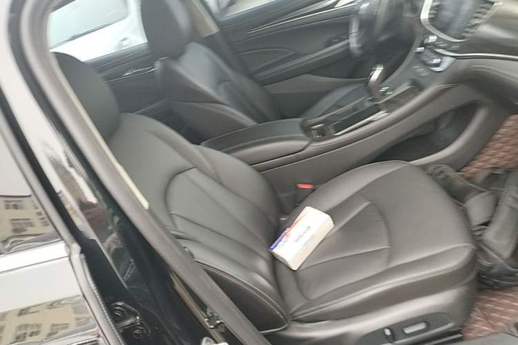 Used Buick LaCrosse 2022 652T Luxury Version Right Front Seat