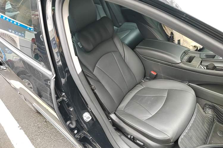 Used Buick LaCrosse 2022 652T Luxury Version Right Front Seat
