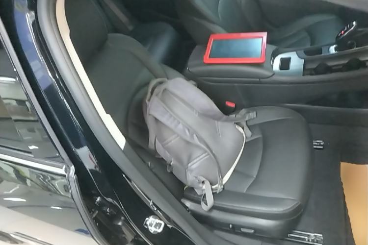 Used Buick LaCrosse 2022 552T Luxury Version Right Front Seat
