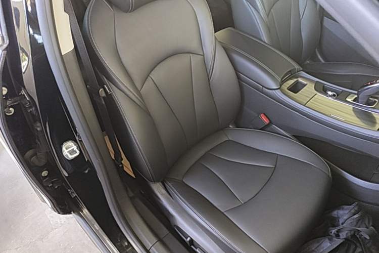 Used Buick LaCrosse 2022 552T Luxury Version Right Front Seat