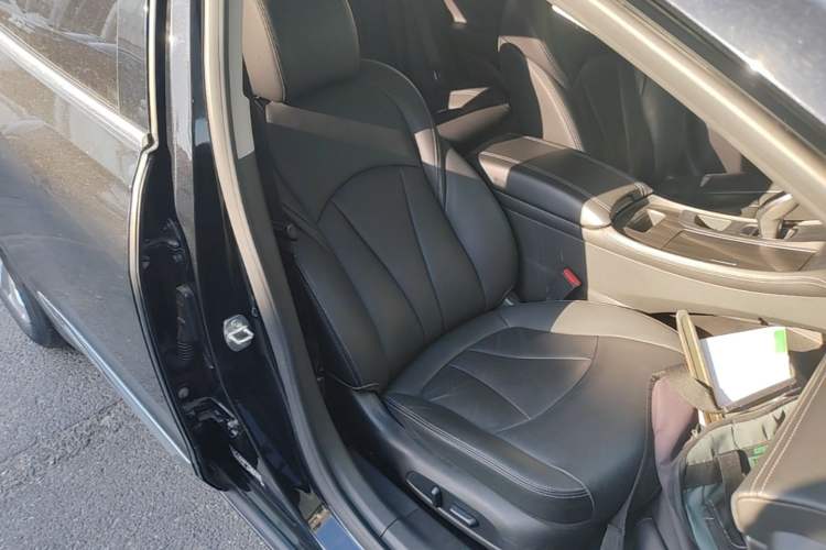 Used Buick LaCrosse 2022 552T Luxury Version Right Front Seat