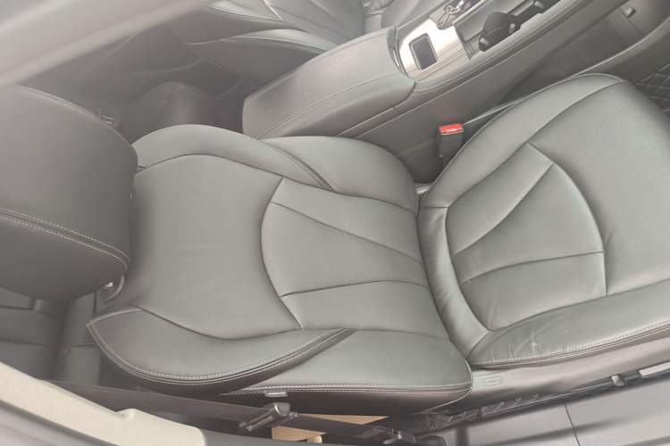Used Buick LaCrosse 2022 652T Luxury Version Right Front Seat