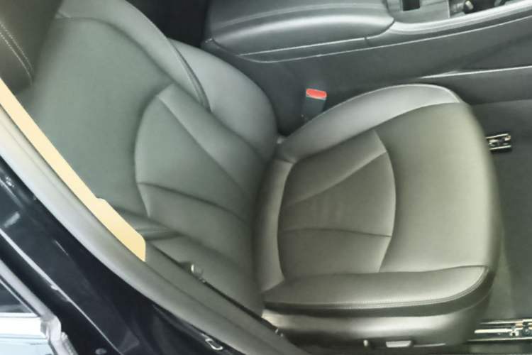 Used Buick LaCrosse 2022 652T Luxury Version Right Front Seat