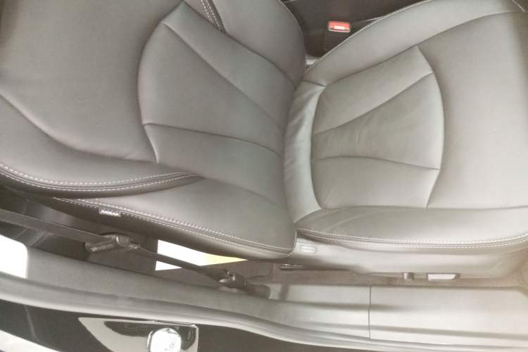 Used Buick LaCrosse 2022 652T Luxury Version Right Front Seat