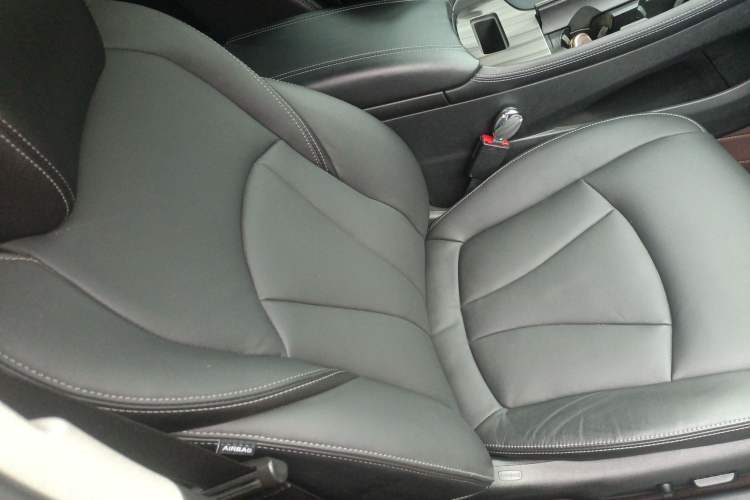 Used Buick LaCrosse 2022 552T Luxury Version Right Front Seat