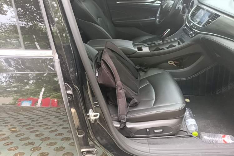 Used Buick LaCrosse 2022 552T Luxury Version Right Front Seat