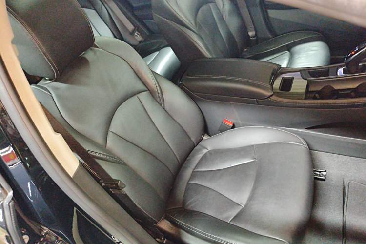 Used Buick LaCrosse 2022 652T Luxury Version Right Front Seat