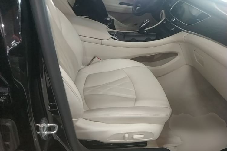 Used Buick LaCrosse 2022 Avenir Avia First Edition Right Front Seat