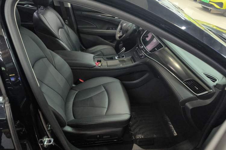 Used Buick LaCrosse 2022 552T Luxury Version Right Front Seat