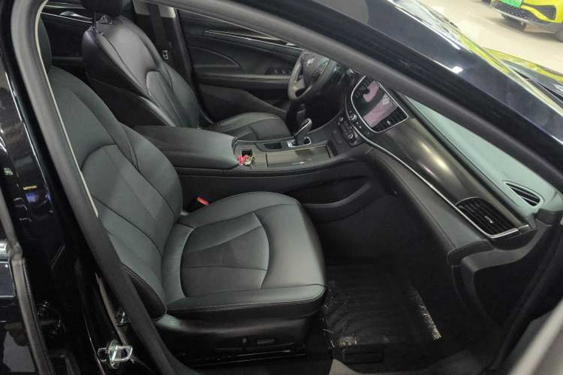 Used Buick LaCrosse 2022 552T Luxury Version Right Front Seat