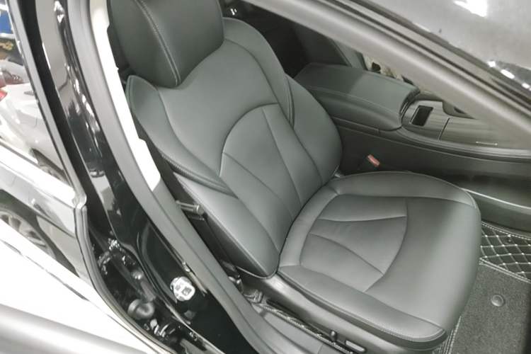 Used Buick LaCrosse 2022 652T Luxury Version Right Front Seat
