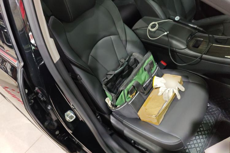 Used Buick LaCrosse 2022 552T Luxury Version Right Front Seat