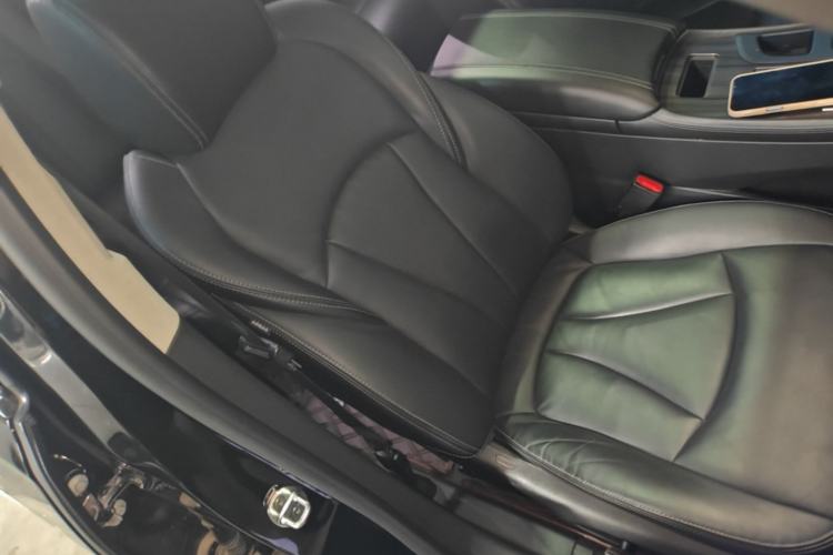 Used Buick LaCrosse 2022 652T Luxury Version Right Front Seat