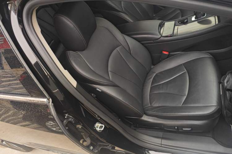 Used Buick LaCrosse 2022 652T Luxury Version Right Front Seat