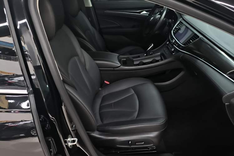 Used Buick LaCrosse 2022 652T Luxury Version Right Front Seat