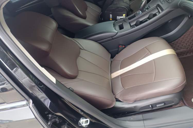 Used Buick LaCrosse 2022 652T Luxury Version Right Front Seat