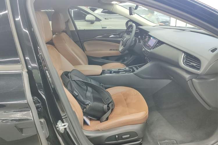 Used Buick LaCrosse 2022 652T Luxury Version Right Front Seat