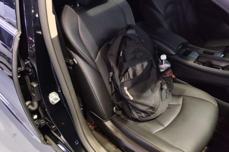 Used Buick LaCrosse 2022 552T Luxury Version Right Front Seat
