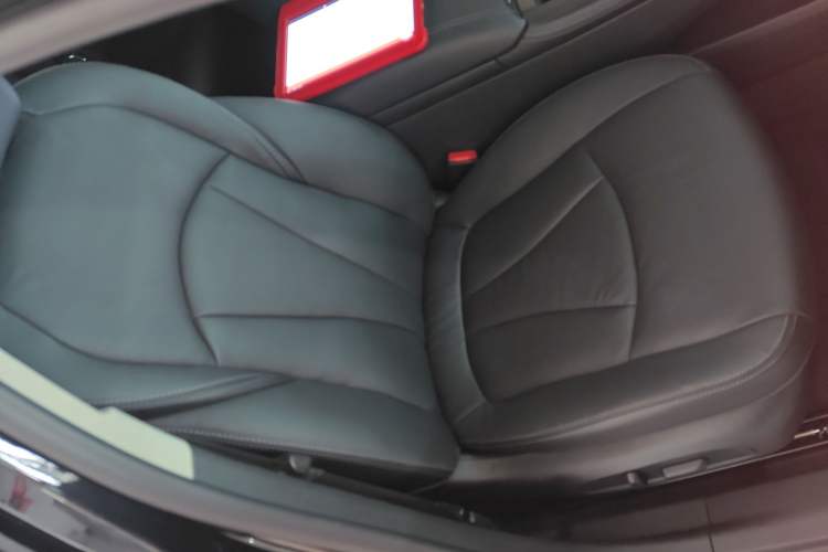 Used Buick LaCrosse 2022 652T Luxury Version Right Front Seat