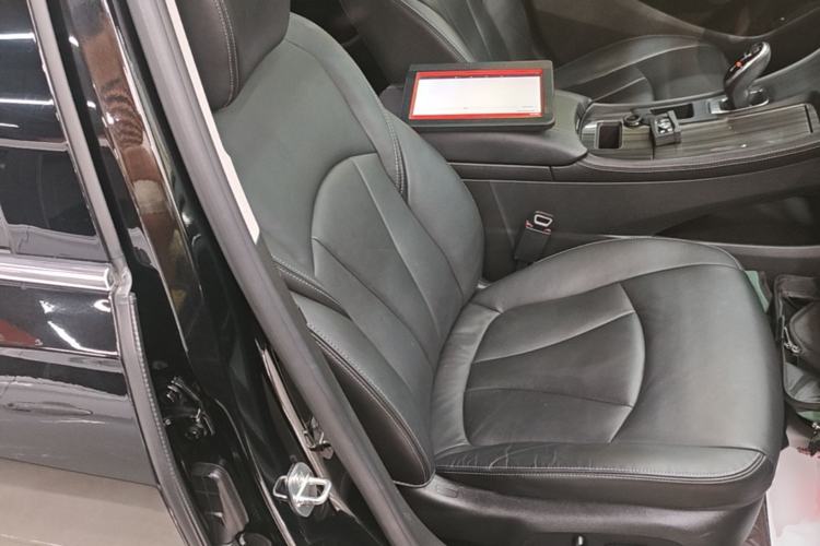 Used Buick LaCrosse 2022 552T Luxury Version Right Front Seat