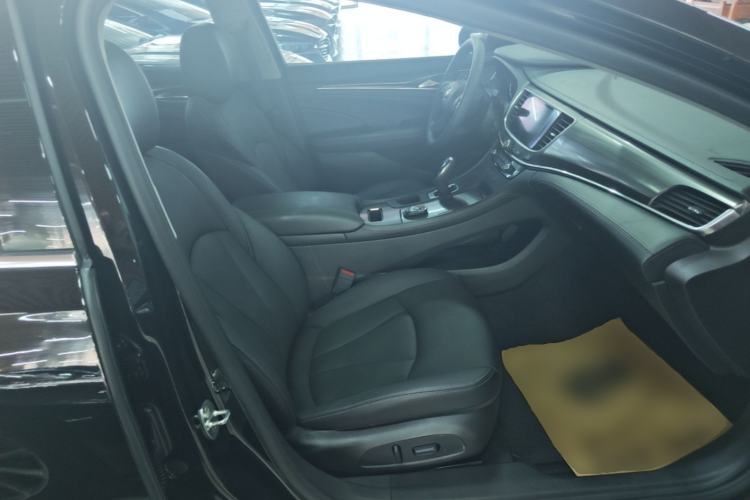 Used Buick LaCrosse 2022 652T Luxury Version Right Front Seat