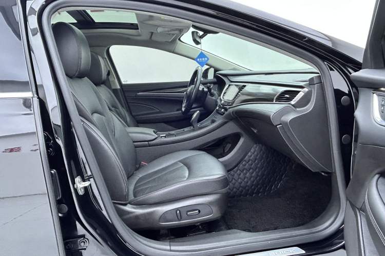 Used Buick LaCrosse 2022 652T Luxury Version Right Front Seat