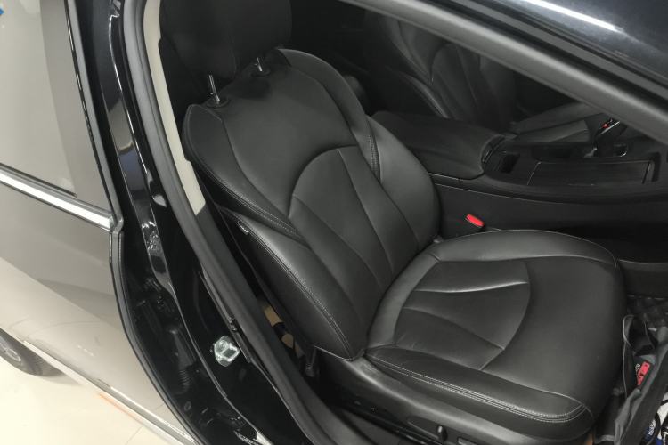 Used Buick LaCrosse 2022 652T Luxury Version Right Front Seat