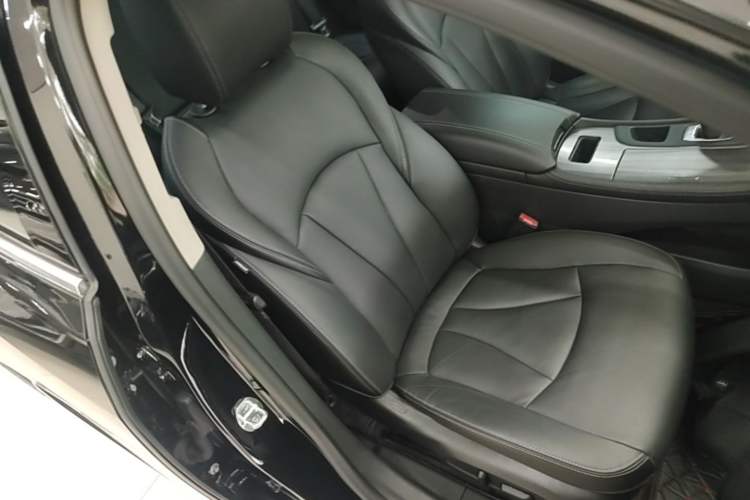 Used Buick LaCrosse 2022 652T Luxury Version Right Front Seat