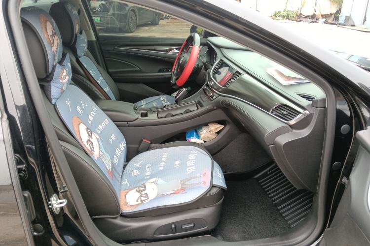 Used Buick LaCrosse 2022 552T Luxury Version Right Front Seat