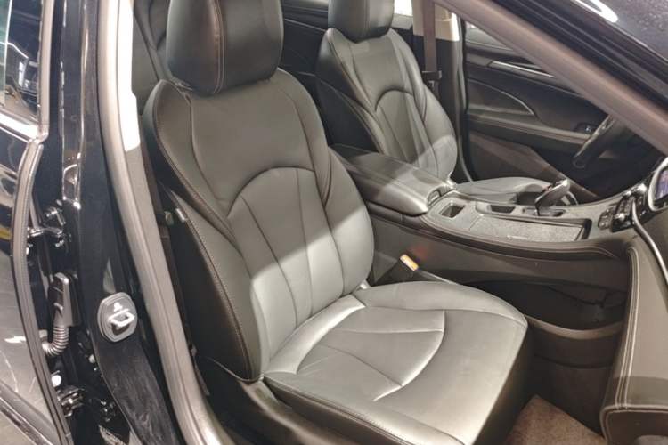 Used Buick LaCrosse 2022 652T Luxury Version Right Front Seat