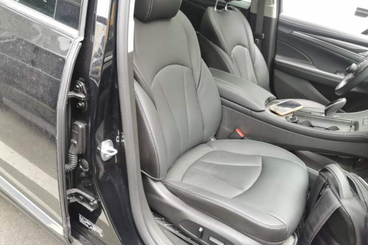 Used Buick LaCrosse 2022 652T Luxury Version Right Front Seat