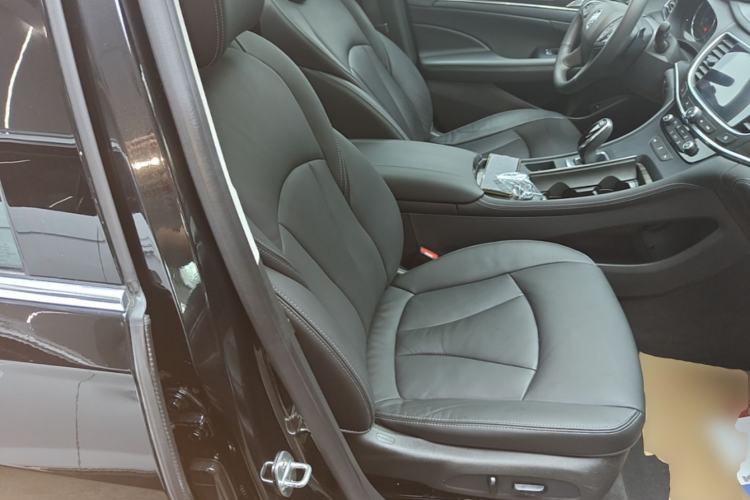 Used Buick LaCrosse 2022 652T Luxury Version Right Front Seat