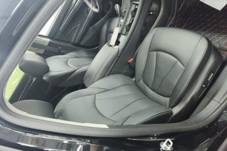 Used Buick LaCrosse 2022 552T Luxury Version Right Front Seat