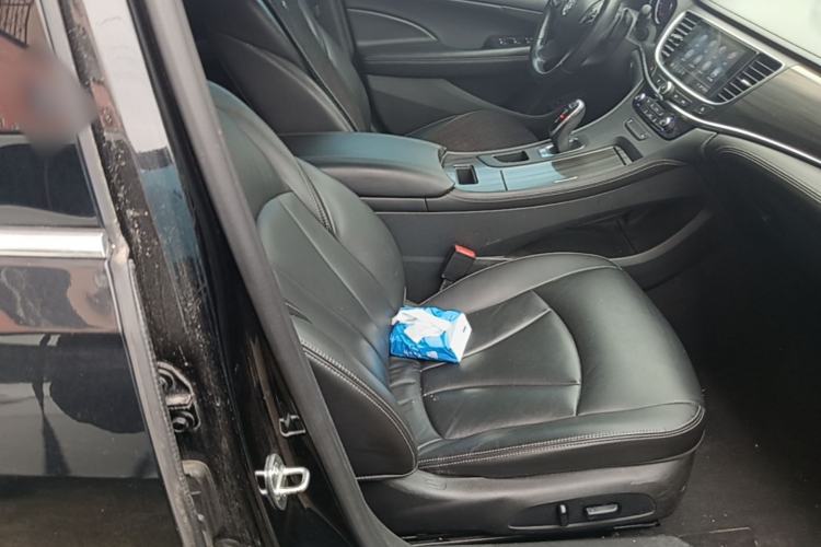 Used Buick LaCrosse 2022 552T Luxury Version Right Front Seat