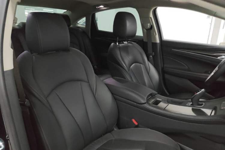 Used Buick LaCrosse 2022 552T Luxury Version Right Front Seat