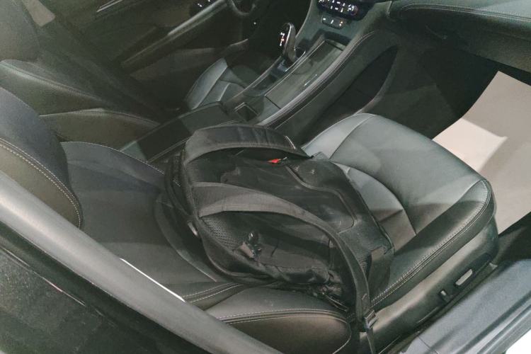 Used Buick LaCrosse 2022 652T Luxury Version Right Front Seat