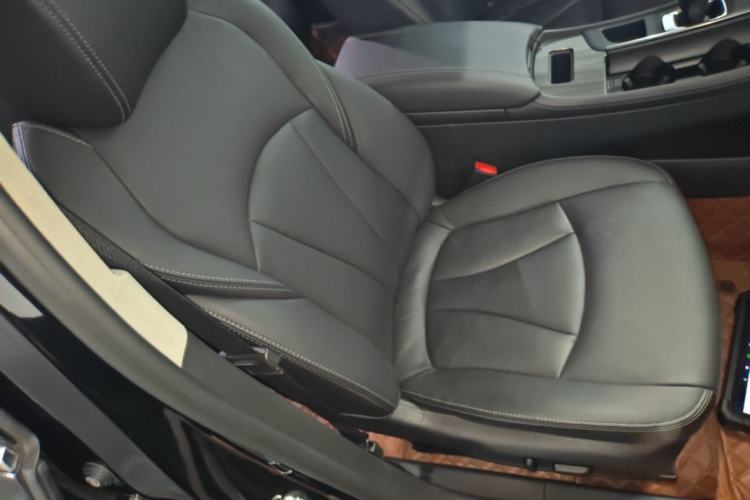 Used Buick LaCrosse 2022 652T Luxury Version Right Front Seat