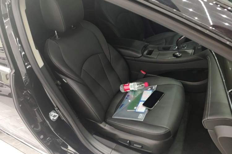 Used Buick LaCrosse 2022 652T Luxury Version Right Front Seat