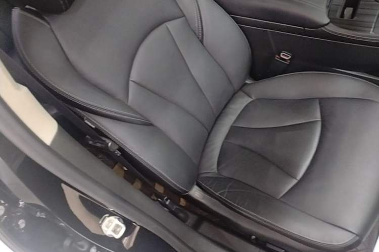 Used Buick LaCrosse 2022 552T Luxury Version Right Front Seat